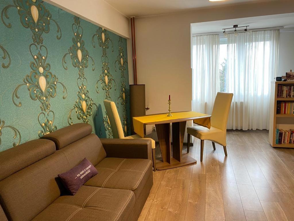 Апартаменты Central Cosy Apart Орадя Экстерьер фото